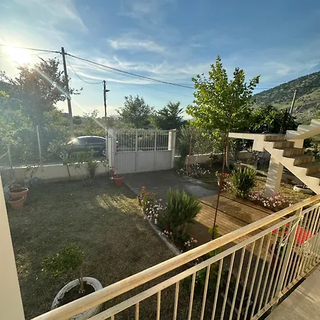 Rei Villa Baks-Rrjoll