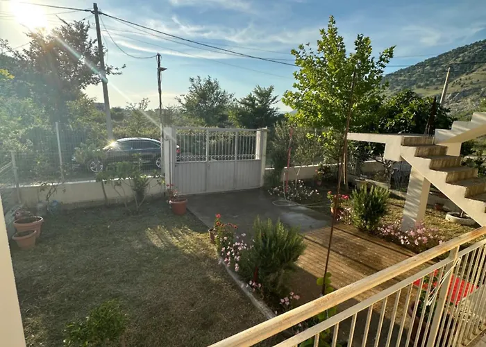 Rei Villa Baks-Rrjoll